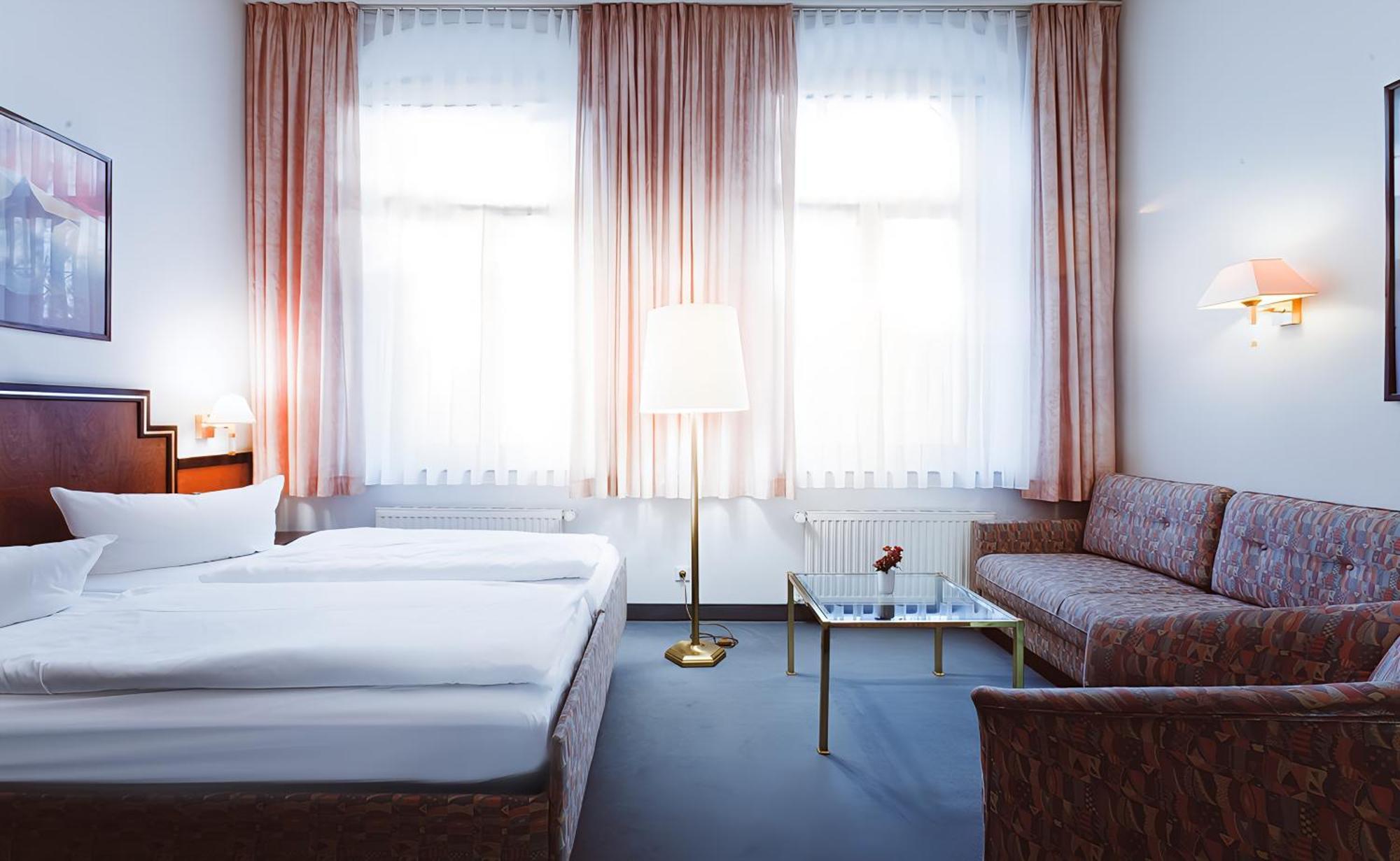 Hotel Villa Kipping Am Hauptbahnhof Dresden Bagian luar foto