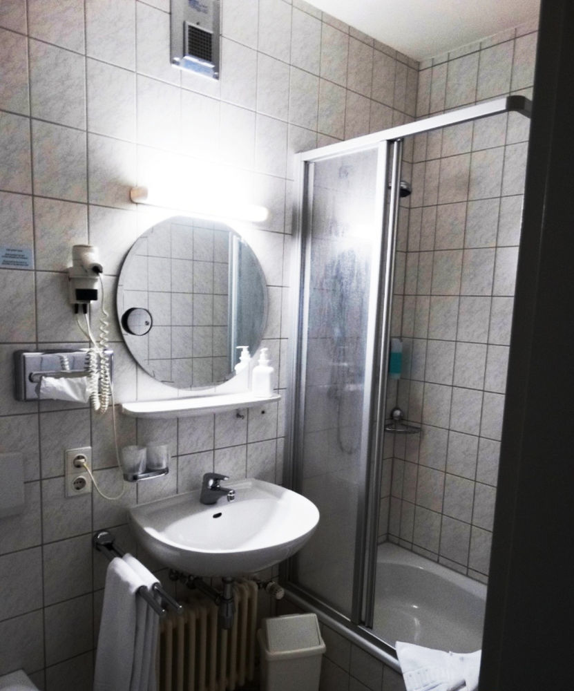 Hotel Villa Kipping Am Hauptbahnhof Dresden Bagian luar foto
