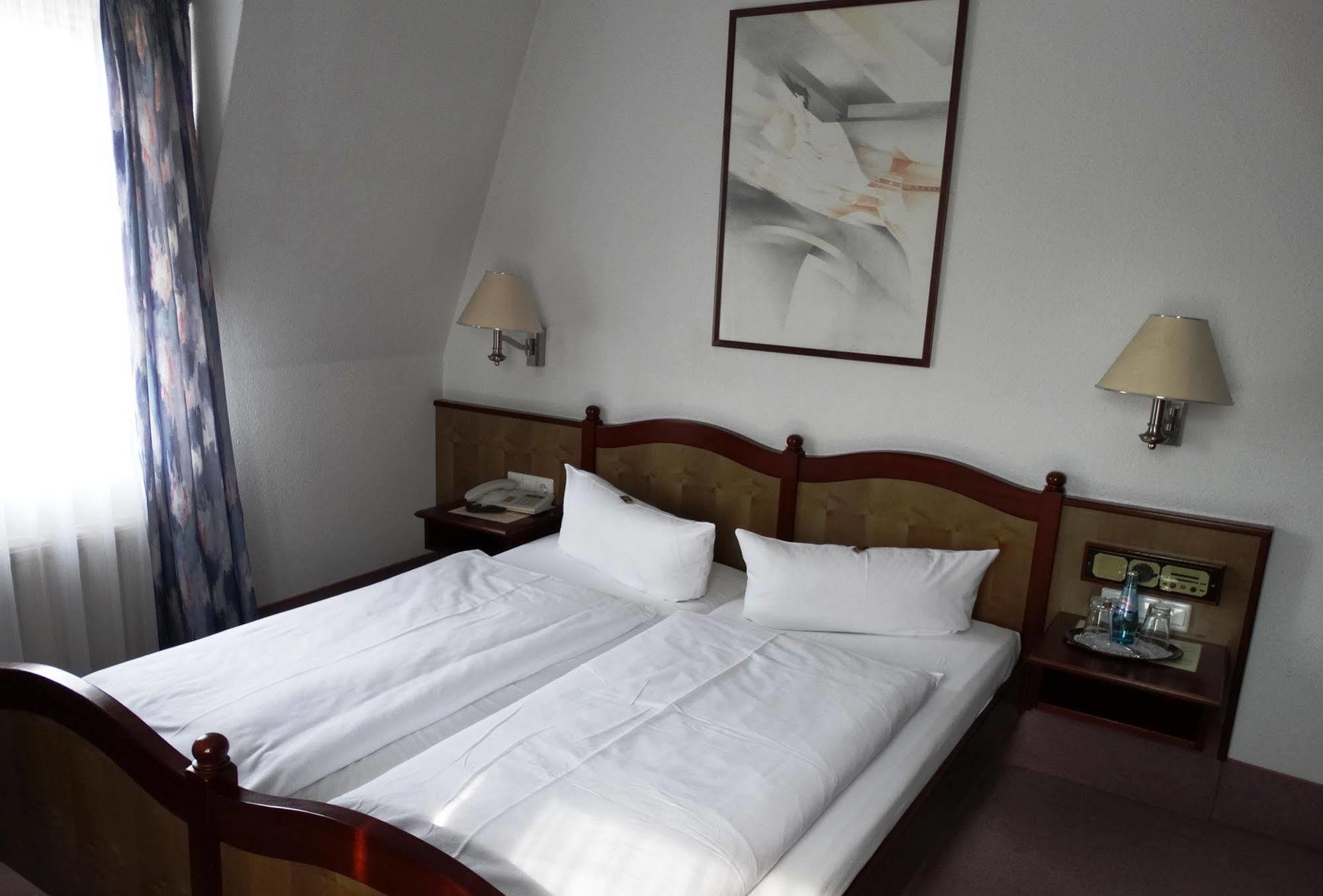 Hotel Villa Kipping Am Hauptbahnhof Dresden Bagian luar foto